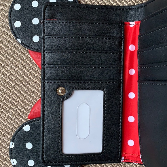 Loungefly x Minnie Mouse Polka Dot Wallet - Picture 9 of 16